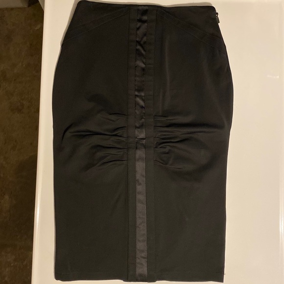 Gucci x Tom Ford Fall Winter 2004 Black Silk Detail Pencil Skirt - Picture 3 of 8